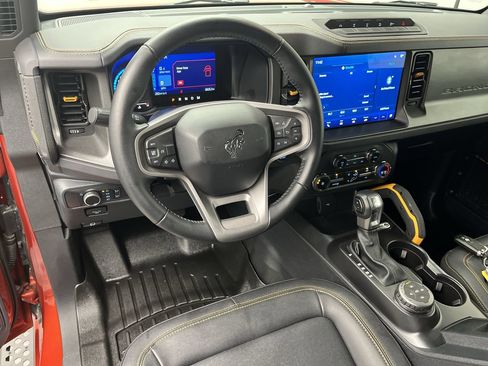 Used 2024 Ford Bronco Badlands image 11