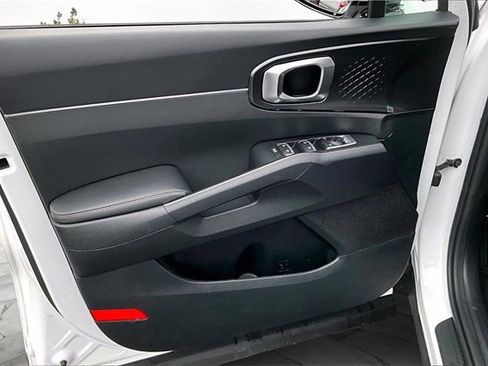 Certified 2025 Kia Sorento S w/ Panoramic Sunroof Package image 22