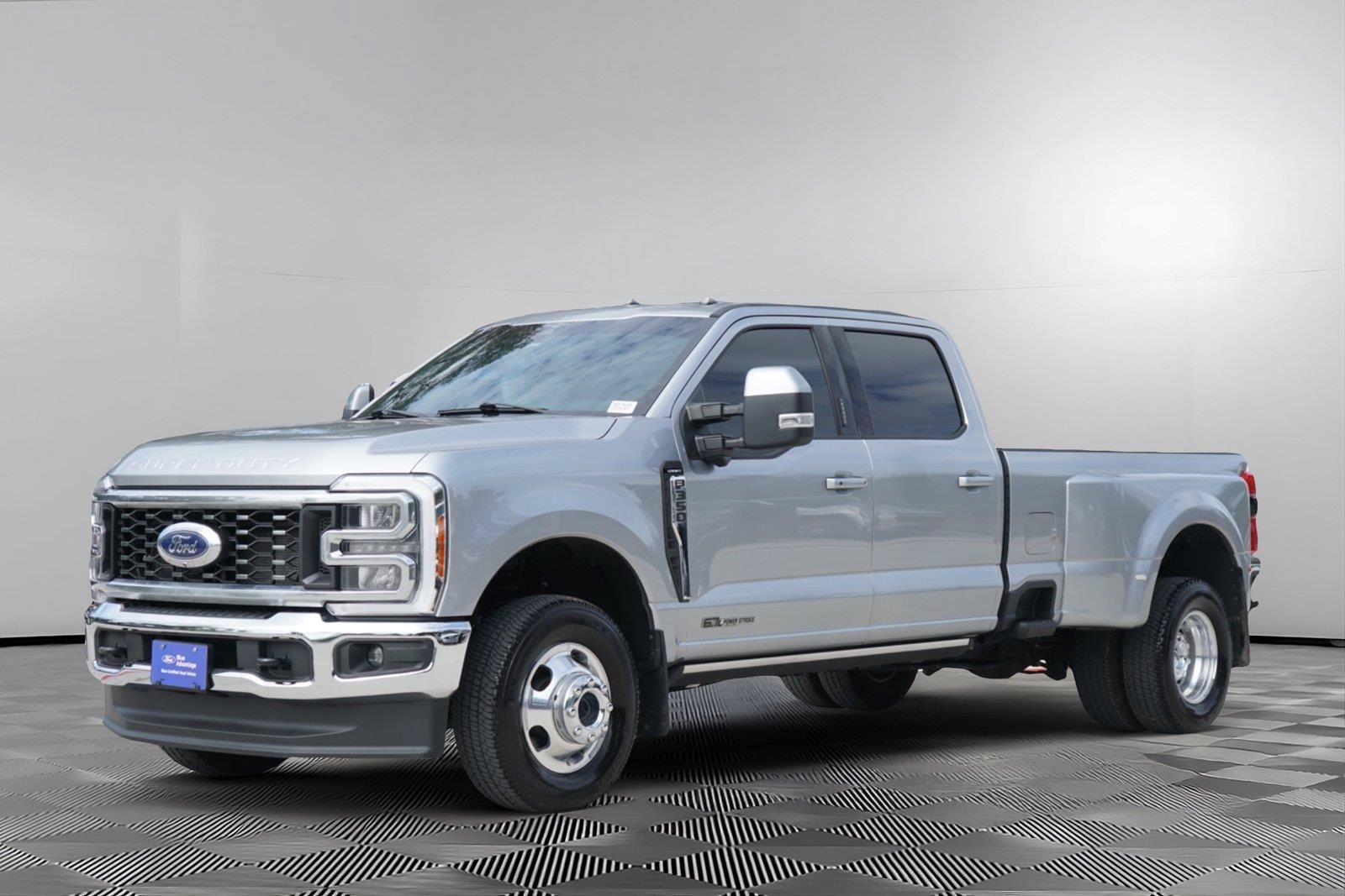 Used 2023 Ford F350 4x4 Crew Cab DRW Super Duty image 7