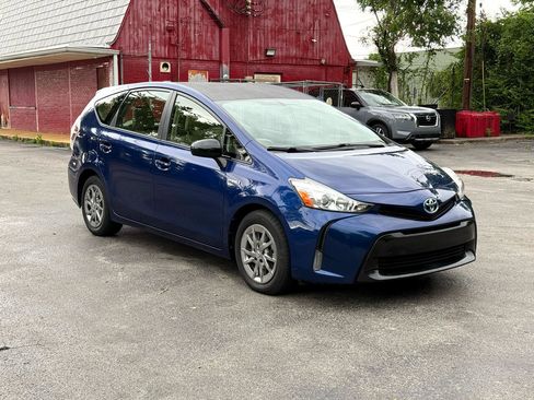 Used 2016 Toyota Prius V Four image 2