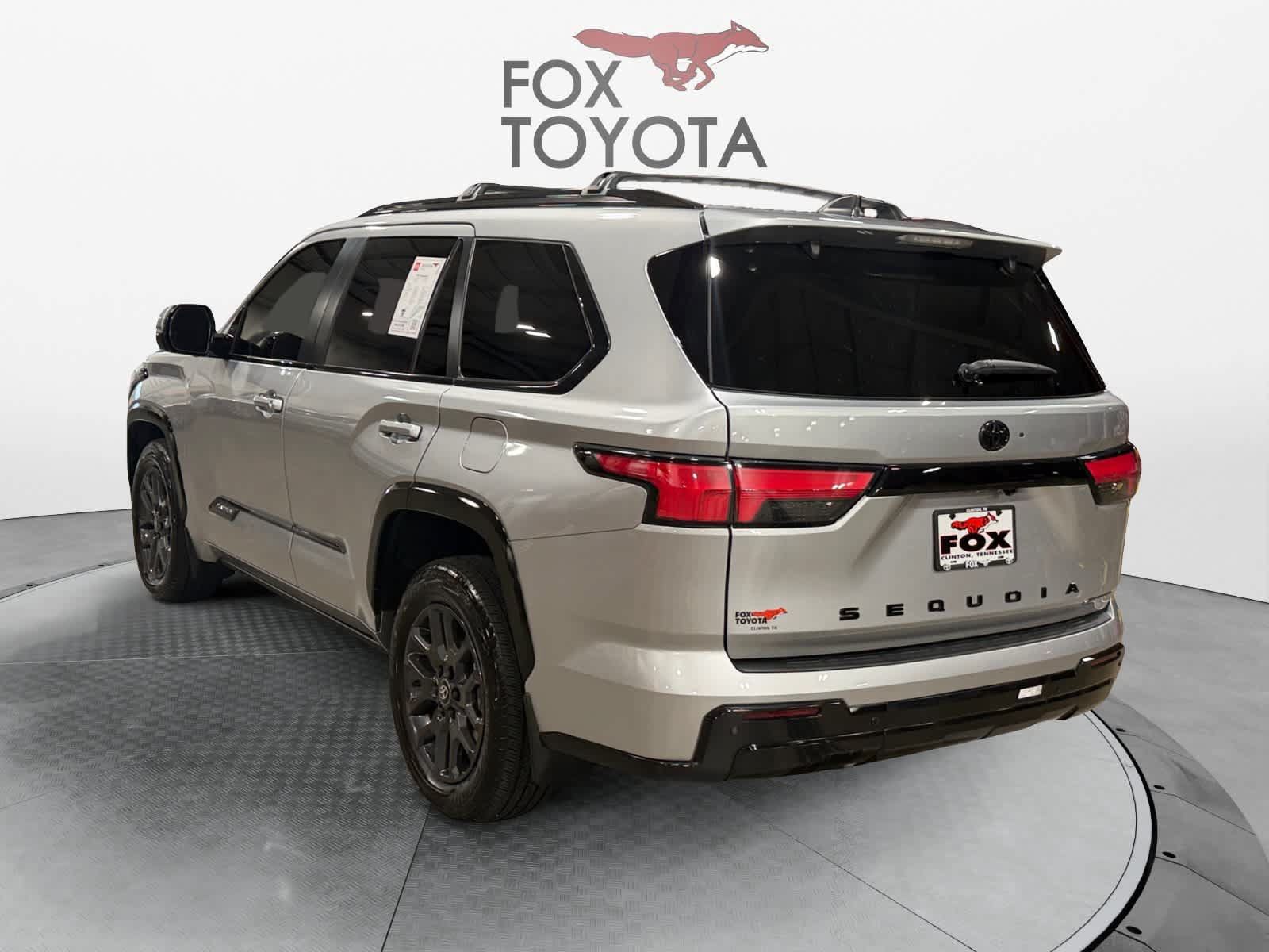 Used 2025 Toyota Sequoia Platinum AWD/4WD image 4