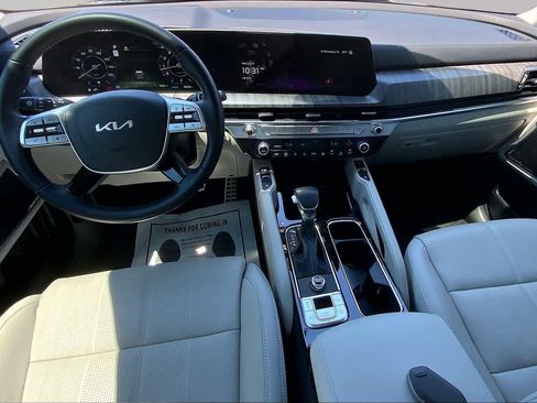 Used 2025 Kia Telluride SX w/ SX Captain's Chair Package FWD image 16