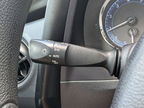 Used 2019 Toyota Corolla L image 28