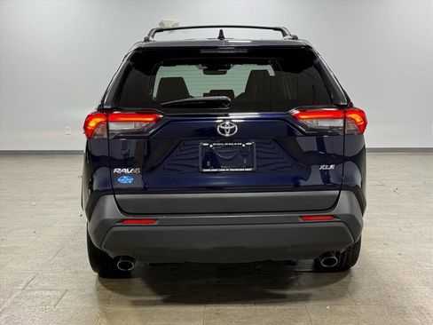 Used 2021 Toyota RAV4 XLE Premium image 5