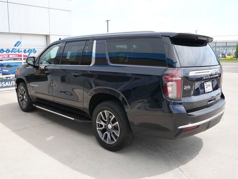 Used 2021 Chevrolet Suburban LT w/ Rear Media and Nav Package AWD/4WD image 39