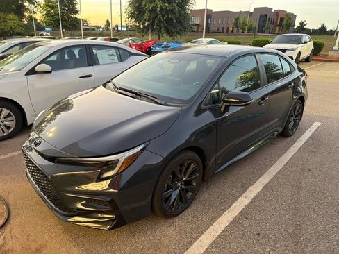 Used 2026 Toyota Corolla SE w/ SE Package FWD image 2