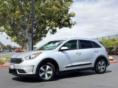 Used 2017 Kia Niro LX FWD image 4