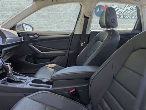 Certified 2024 Volkswagen Jetta SE w/ Panoramic Sunroof Package FWD image 20