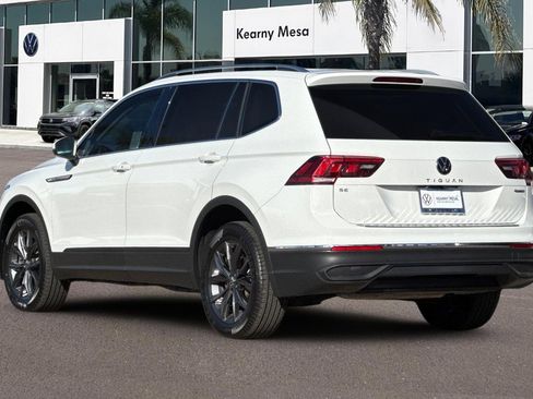 Used 2022 Volkswagen Tiguan SE w/ Panoramic Sunroof Package image 6