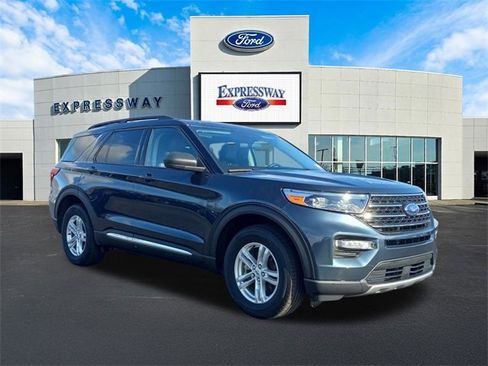 Used 2023 Ford Explorer XLT w/ Equipment Group 202A image 4