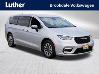 Used 2023 Chrysler Pacifica Touring-L FWD video 1
