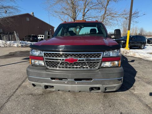 Used 2005 Chevrolet Silverado 3500 LS w/ Heavy-Duty Power Package image 2