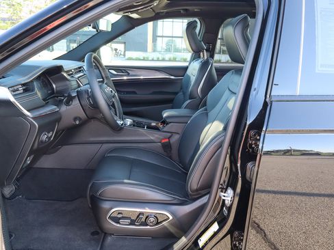 New 2025 Jeep Grand Cherokee Overland w/ Adv Protech Group III image 14