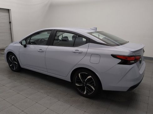 Used 2025 Nissan Versa SR image 3