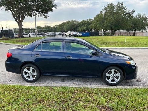 Used 2013 Toyota Corolla LE w/ Preferred Accessory Pkg #2 FWD image 7