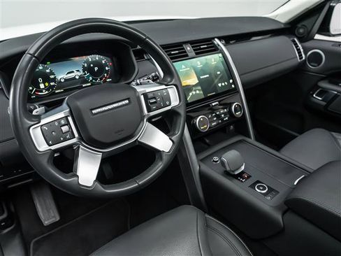 New 2024 Land Rover Discovery S image 16