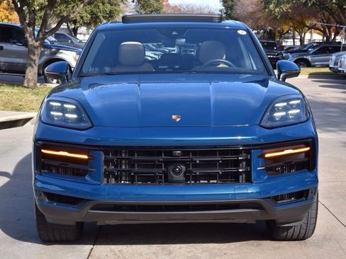 Used 2025 Porsche Cayenne Base image 3