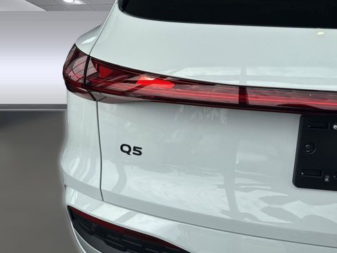 Used 2025 Audi Q5 Prestige image 11