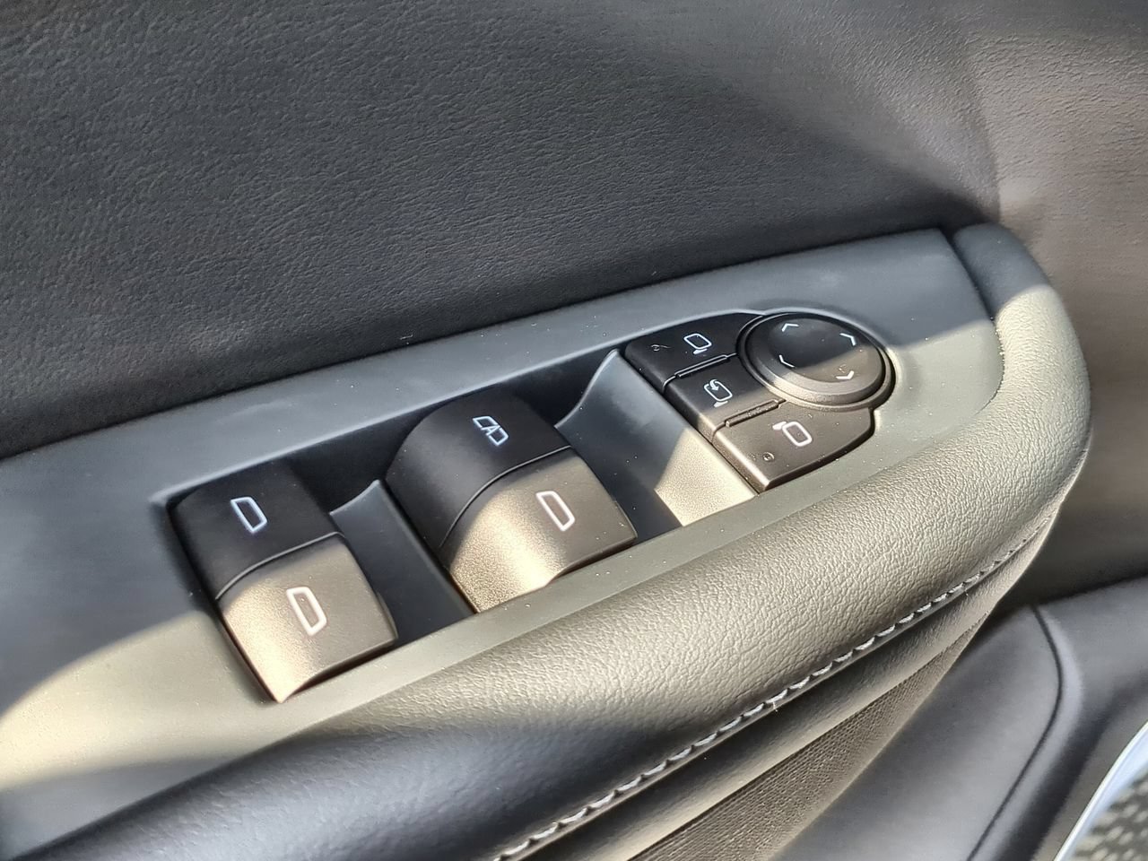 Used 2026 Buick Enclave Preferred FWD image 23