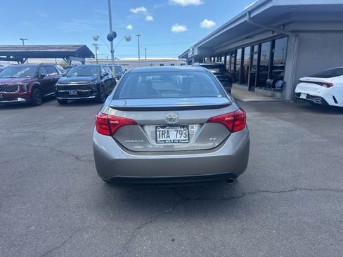 Used 2018 Toyota Corolla SE FWD image 4