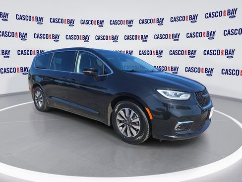 Used 2024 Chrysler Pacifica Limited FWD image 1