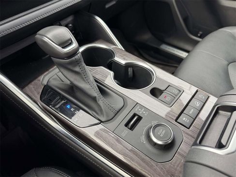 Used 2021 Toyota Highlander Limited image 25