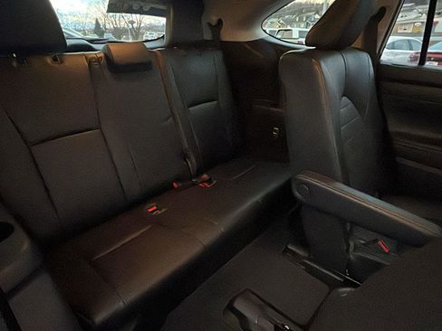 Used 2021 Toyota Highlander XLE image 16