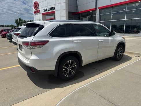 Used 2016 Toyota Highlander XLE AWD/4WD image 2