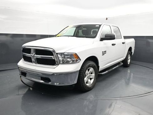 Used 2022 RAM 1500 Classic SLT AWD/4WD image 4
