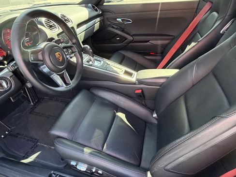 Certified 2019 Porsche 718 Cayman S RWD image 4