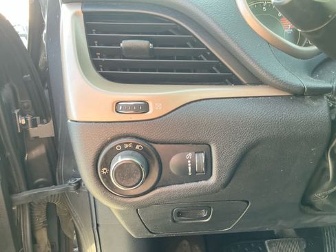 Used 2017 Jeep Cherokee Sport w/ Cold Weather Group image 17