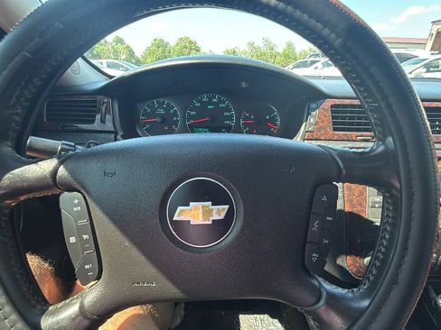 Used 2013 Chevrolet Impala LT w/ LT Sunroof Package FWD image 17