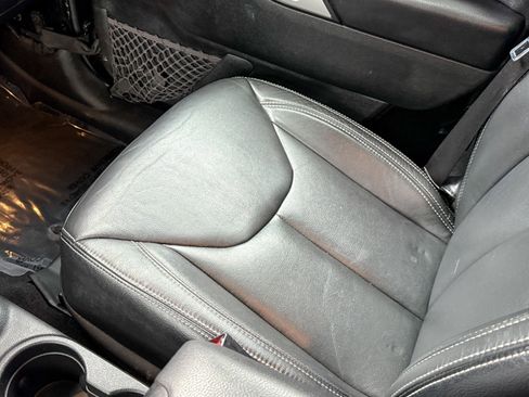 Used 2018 Jeep Wrangler Unlimited Rubicon w/ Connectivity Group image 35