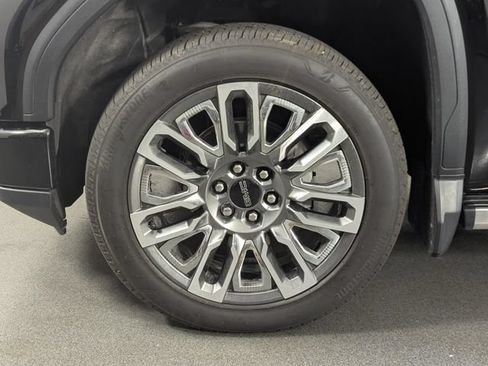 Used 2026 GMC Sierra 1500 Denali Ultimate AWD/4WD image 9