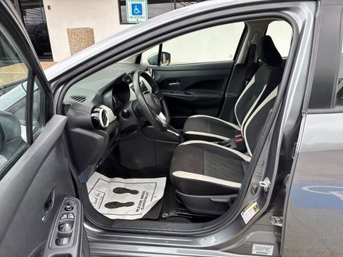 Used 2022 Nissan Versa SV FWD image 12