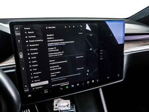 Used 2022 Tesla Model X image 18