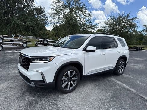 New 2025 Honda Pilot Touring image 9