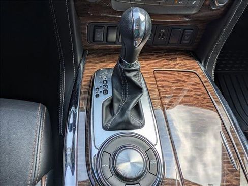 Used 2020 Nissan Armada SL image 16