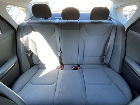 Used 2025 Kia K4 LXS image 37