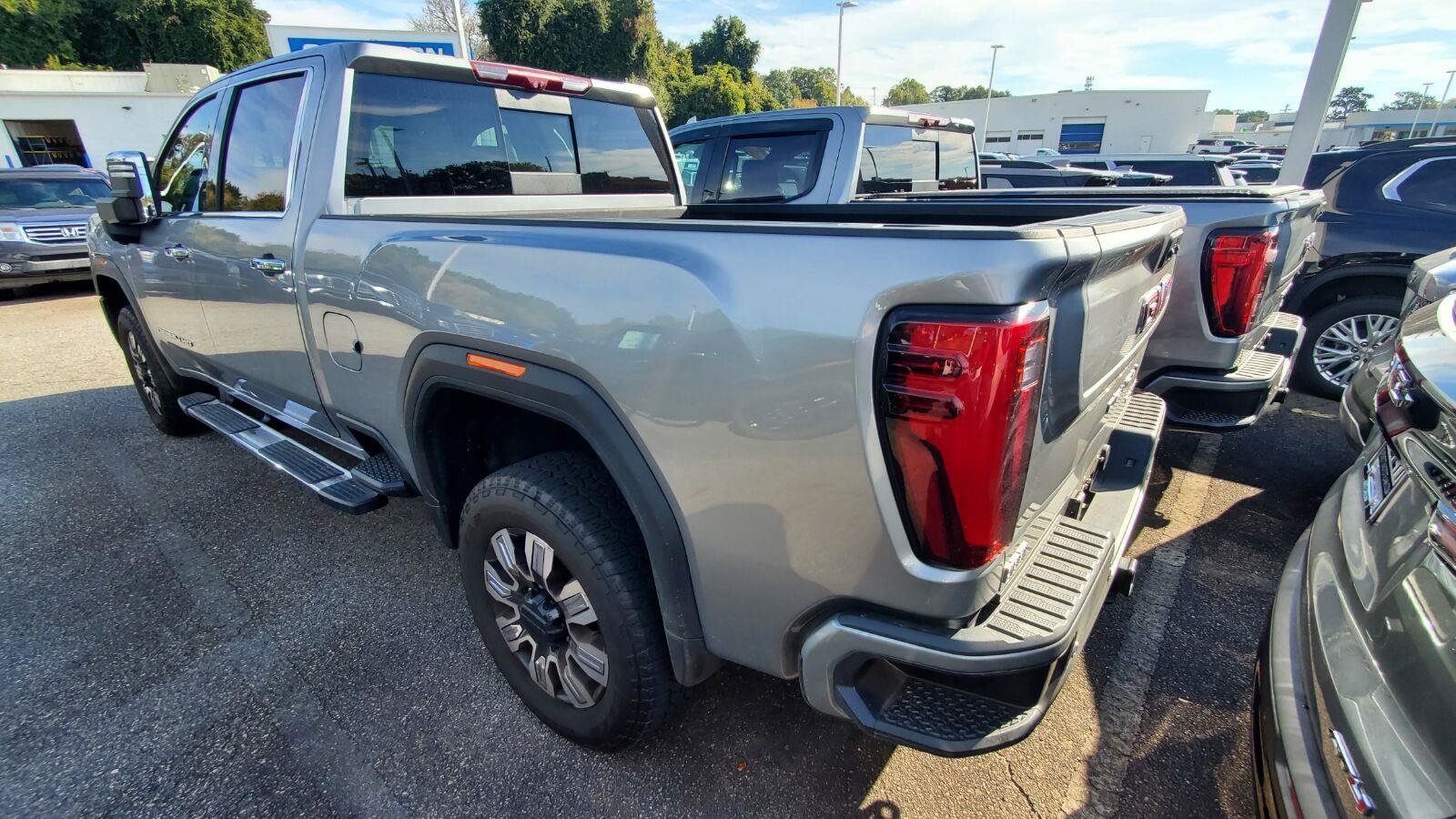 Used 2025 GMC Sierra 2500 Denali w/ Denali Reserve Package AWD/4WD image 8