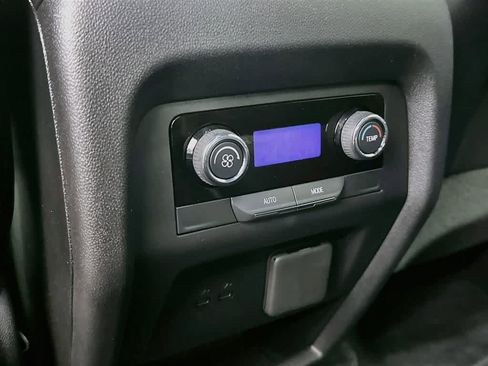 Used 2025 Chevrolet Traverse LT w/ Driver Confidence Package FWD image 13