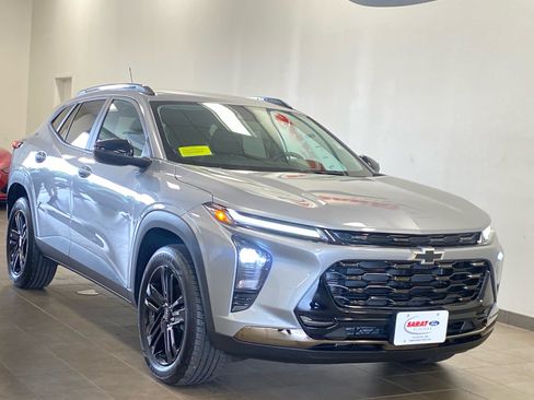 Used 2025 Chevrolet Trax ACTIV w/ Driver Confidence Package FWD image 2