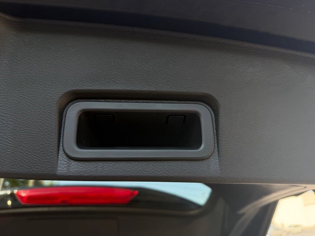 Used 2025 Nissan Rogue SV FWD image 40