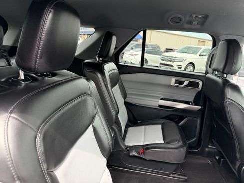 Used 2023 Ford Explorer XLT w/ Equipment Group 202A AWD/4WD image 39