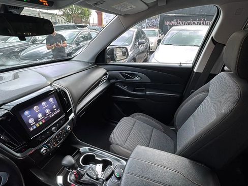 Used 2021 Chevrolet Traverse LT image 32
