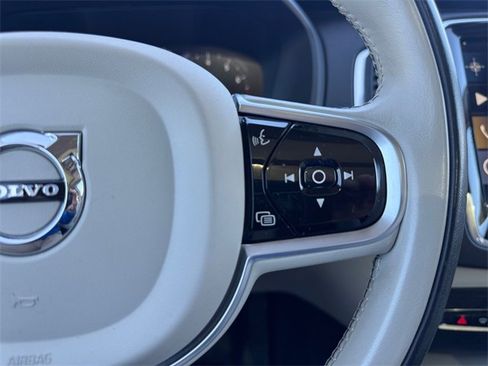 Used 2020 Volvo XC90 T5 Momentum w/ Protection Package Premier image 13