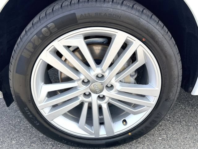 Used 2018 Audi Q5 2.0T Premium Plus w/ Premium Plus Package AWD/4WD image 13