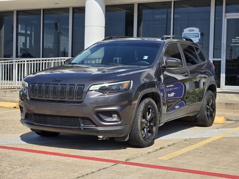 Used 2020 Jeep Cherokee Latitude Plus FWD image 2