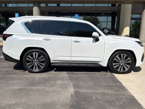 Used 2026 Lexus LX 600 4WD w/ Accessory Package (2T) image 6