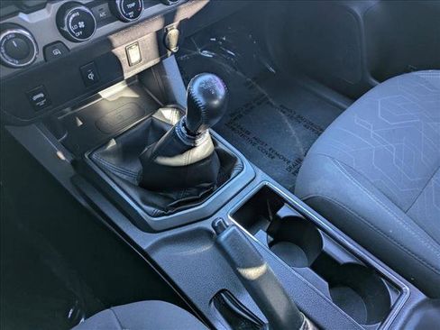 Used 2016 Toyota Tacoma TRD Off-Road image 13